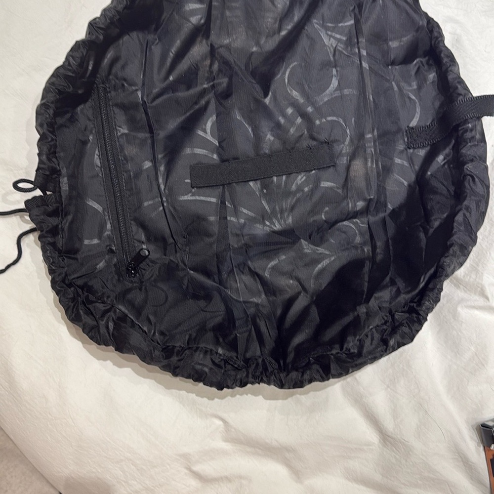 Lay-n-Go Black drawstring toiletries and makeup bag - Picture 4 of 5